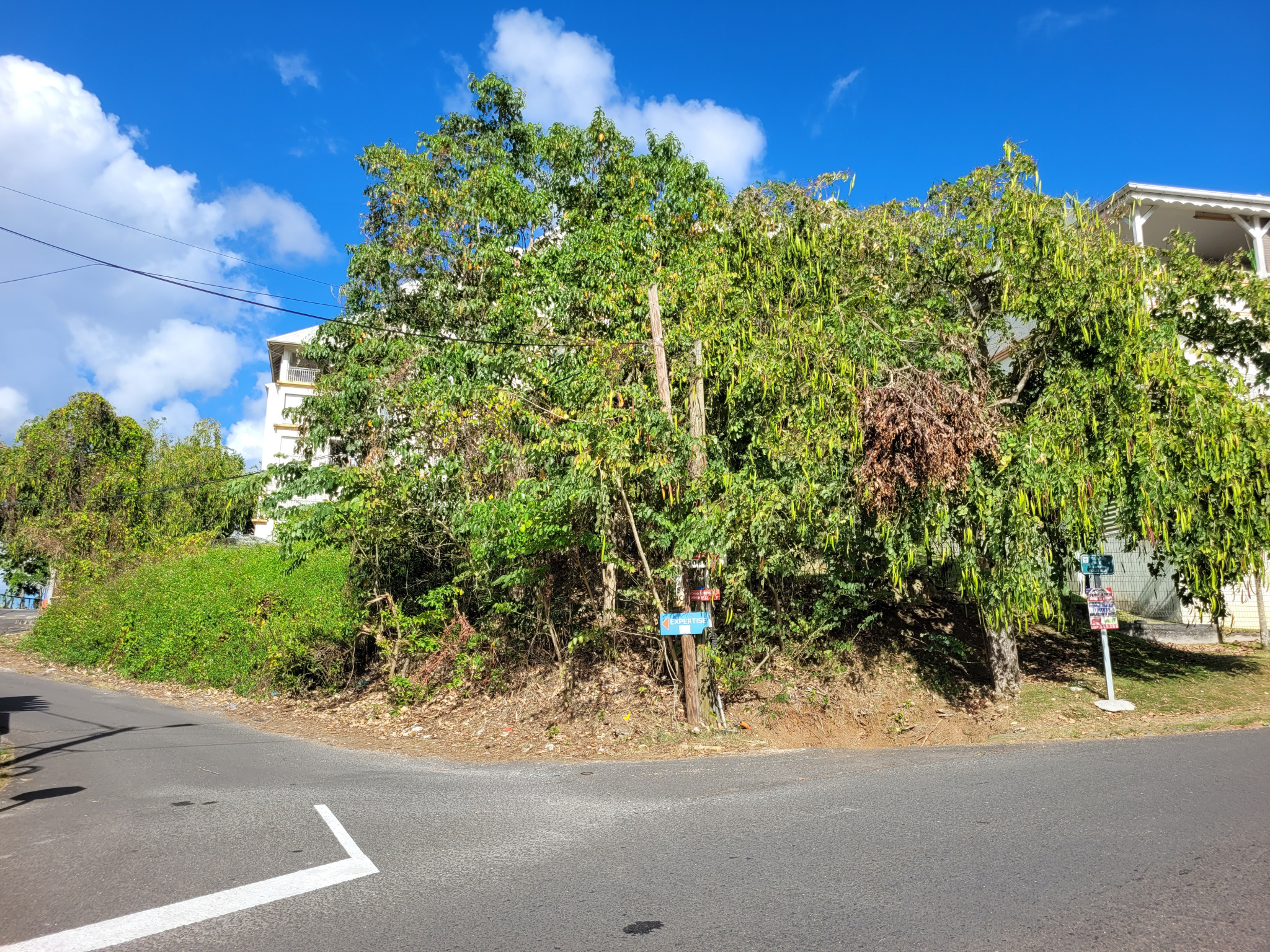 À saisir ! Terrain constructible dans quartier prisé de Dugazon
